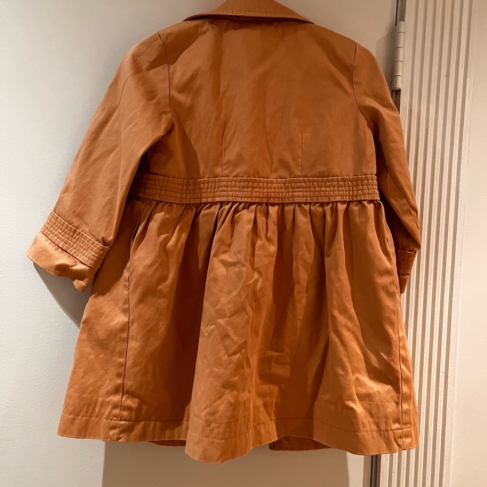 Cute camel coat. Functional pockets. No rips or tears. Used in good condition.